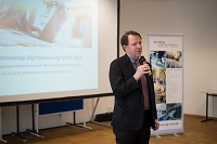 Prof. Dr. Martin Wortmann bei der Begrüßung